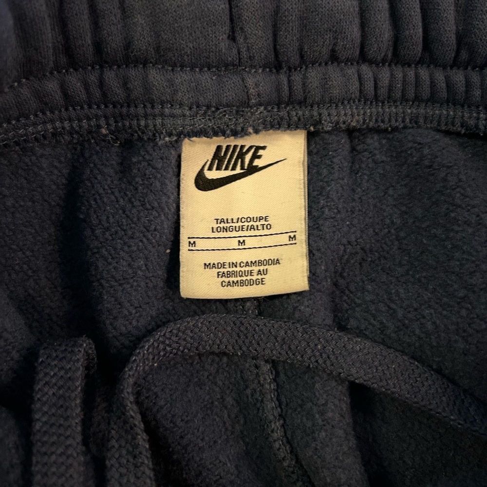 Nike Sportswear Club Men’s Navy Cargo Fleece Joggers with Side Pockets - Picture 5 of 11